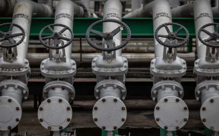 Harga Minyak Langsung Naik 8% Setelah AS Blokade Selat Hormuz