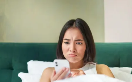 7 Ciri Orang dengan 500 Teman Media Sosial tapi Sepi Saat Krisis Menurut Psikologi