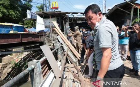 Penertiban 62 Bangunan Liar di Sepadan Sungai Cirarab Tangerang Demi Cegah Banjir