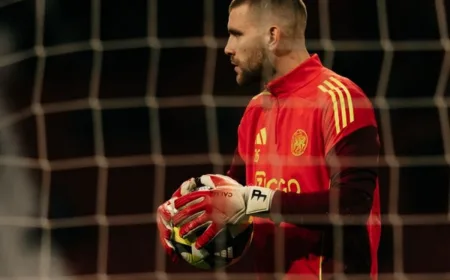 Maarten Paes Tertekan, Ajax Amsterdam Siapkan Penjaga Gawang Baru Musim Depan