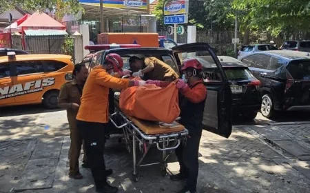 Pria Ditemukan Meninggal di Toilet Umum Taman Bungkul, Diduga Akibat Penyakit