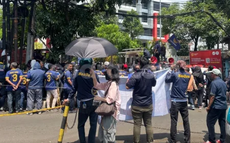 Protes Karikatur Surya Paloh, Massa Nasdem Kepung Kantor Tempo di Palmerah