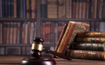 5 Ciri-ciri Orang yang Cocok Masuk Kuliah Jurusan Hukum yang Perlu Kamu Tahu