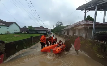 652 Rumah Terendam Banjir di Muara Enim: Evakuasi Cepat dengan Perahu Karet