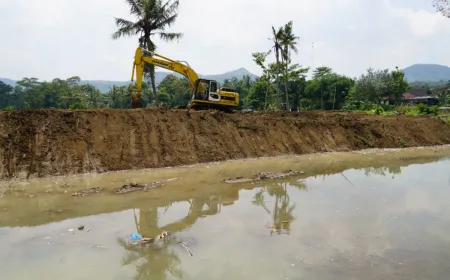 Pengerukan Sedimentasi Sungai Anakan Oyo Turunkan Risiko Banjir di Gunungkidul