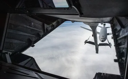 Pesawat Tanker AS Kena Tembak Iran, Diam-diam Mendarat di Inggris dengan Kerusakan