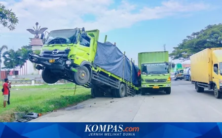 Kecelakaan Truk Wing Boks di Pantura Indramayu, Satu Truk Terangkat ke Udara