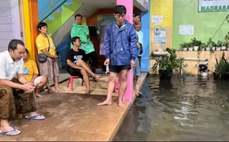 Banjir Solo-Sukoharjo Terjang Ratusan KK, Wali Kota Respati Ardi Langsung Turun Tangan
