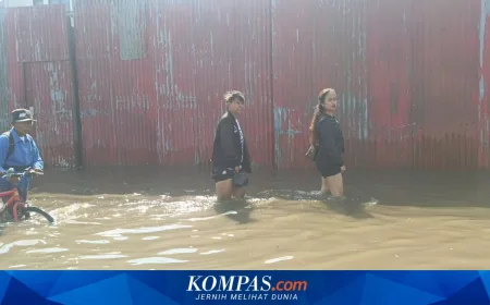 Banjir di Jalan Raya Sapan Putus Akses, Buruh dan Warga Pilih Naik Truk Boks