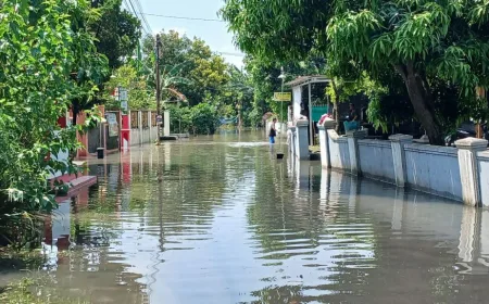 Sekolah di Grogol Libur Akibat Banjir, 5.000 Paket MBG Dialihkan untuk Warga Terdampak