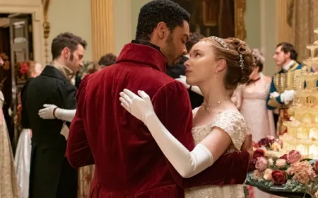 Phoebe Dynevor Ungkap Alasan Belum Kembali di Serial Bridgerton Netflix