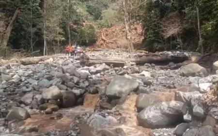 Longsor Bukik Malalo Tutup Aliran Sungai, Warga Tanah Datar Khawatir Banjir Bandang