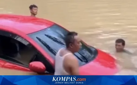 Banjir Indramayu: Mobil Hanyut di Desa Tanjungkerta Dievakuasi Warga dan Petugas