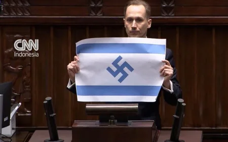 Anggota Parlemen Polandia Bentangkan Bendera Israel dengan Simbol Nazi, Kontroversi Memuncak