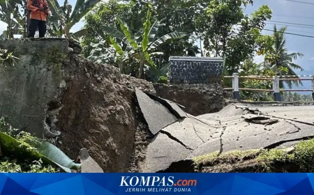 Jembatan Penghubung di Bogor Ambles Akibat Longsor, Akses Dua Desa Terputus Total