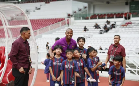 Patrick Kluivert Jadi Magnet Fans di SUGBK Jelang Barcelona Legends vs DRX Legends