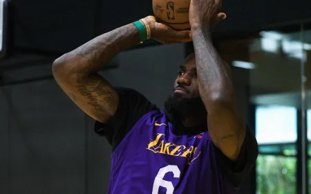 LeBron James Tegaskan Fokus Penuh Hadapi Houston Rockets di Playoff NBA 2026