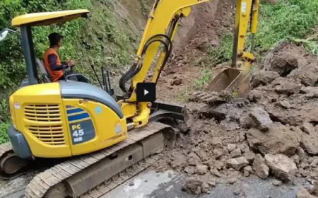 Tebing Longsor 30 Meter di Banjarnegara Lumpuhkan Jalur Wisata Dieng