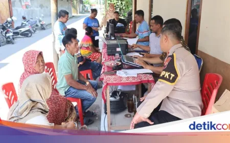 Polisi Sukoharjo Jemput Bola Bantu Urus Dokumen Warga Terdampak Banjir