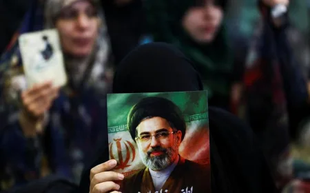 Pernyataan Khamenei: Angkatan Laut Iran Siap Kalahkan Pasukan AS di Selat Hormuz