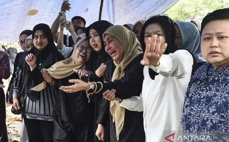 Pemakaman Korban Kecelakaan Helikopter di Kalimantan Barat Berlangsung Haru