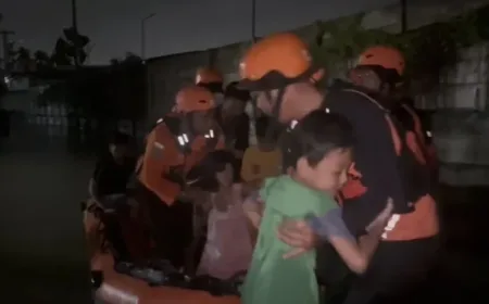 Basarnas Pekanbaru Evakuasi Enam Warga Terdampak Banjir di Rumbai Timur