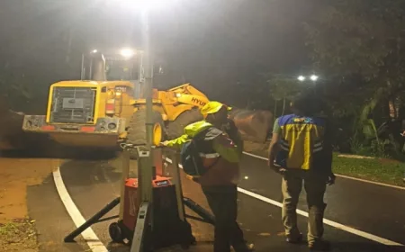 Longsor Timbun Jalan Penghubung Jampangtengah-Lengkong Sukabumi, Lalu Lintas Lumpuh Sementara