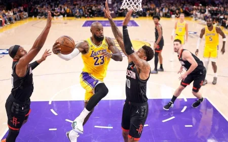 Lakers Menang 107-98 Atas Rockets Tanpa Kevin Durant di Playoff NBA 2026