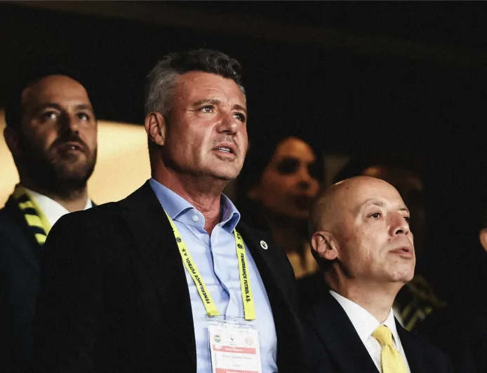 Presiden Fenerbahçe Sadettin Saran Selamat dari Kecelakaan Mobil di Kadıköy