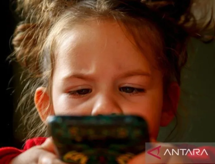 Anak Bawah 16 Tahun Bisa Buat Konten Kreatif Lewat Akun Orang Tua