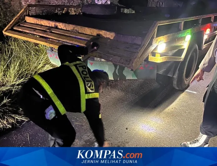 Tabrak Truk Parkir di Jombang, Ibu dan Balita Tewas Seketika