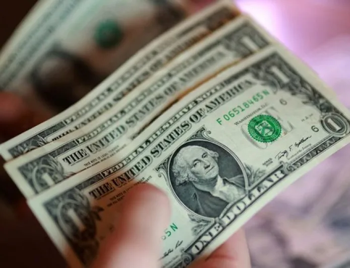 Penyebab Dolar AS Tembus Rp17.000: Tekanan Eksternal dan Sentimen Domestik