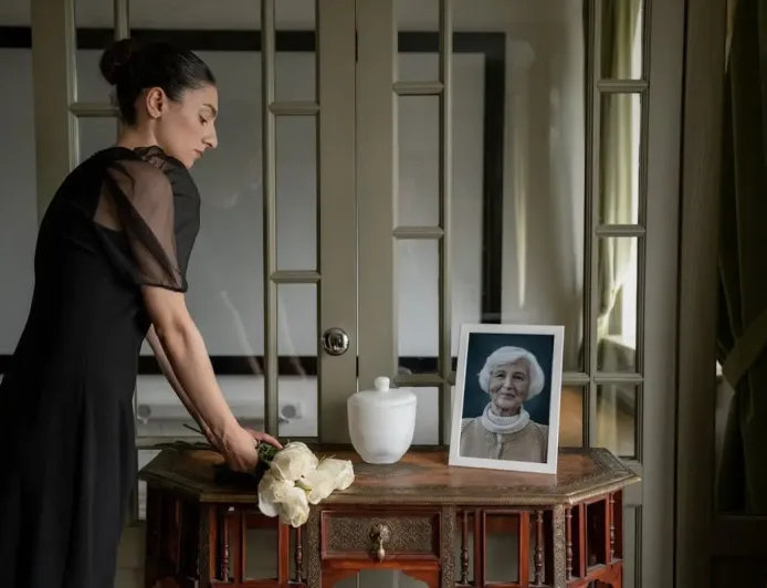 Makna Warna Hitam dalam Pakaian Melayat dan Tradisi Berkabung Dunia