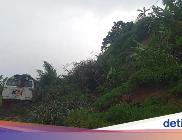 Longsor di Jalur Maswati-Sasaksaat Hentikan Laju KA Ciremai Bandung