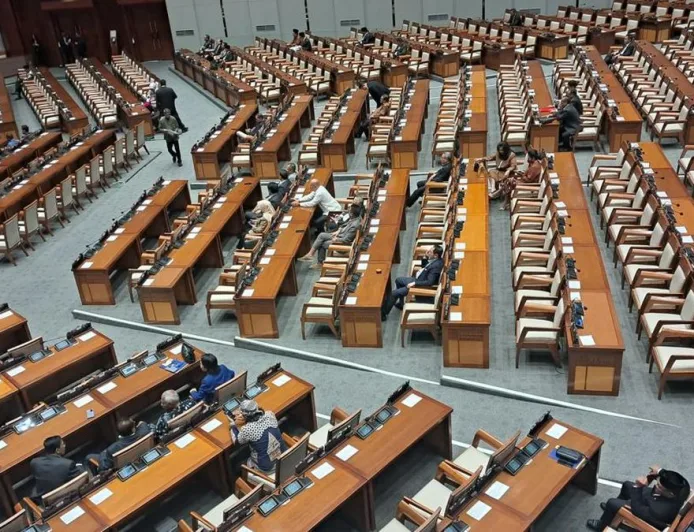 WFH ASN Hari Jumat Dipertanyakan PDIP dan PKB: Efektifkah Tekan Konsumsi BBM?