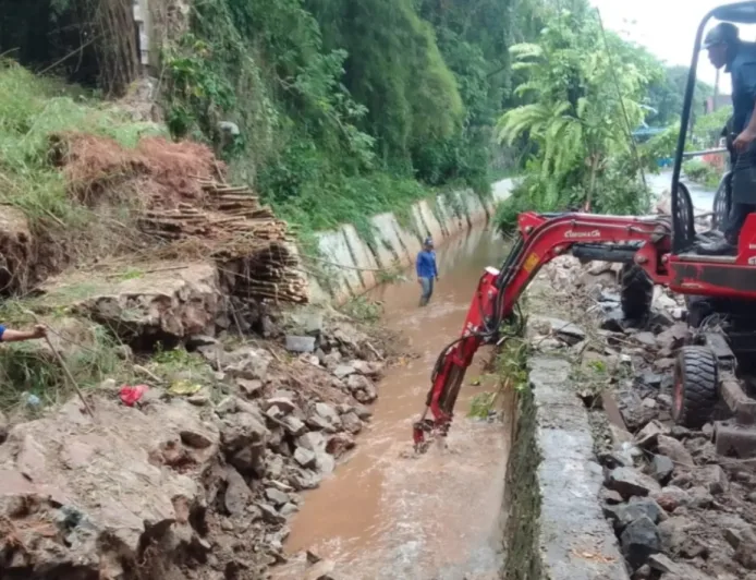 Hujan Lebat Depok Picu Longsor 10 Meter di Inlet Setu Tipar Cimanggis