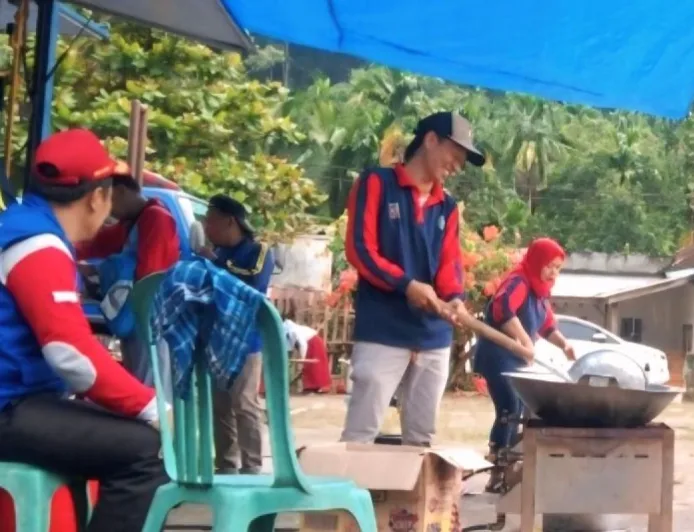 Pemkab OKU Selatan Dirikan Dapur Umum untuk Korban Banjir di Desa Simpang Sender