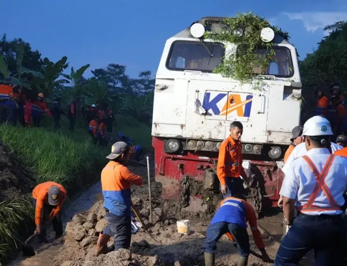 Longsor Jalur Maswati-Sasaksaat: Nasib Penumpang KA Ciremai dan Update Jadwal Kereta Hari Ini
