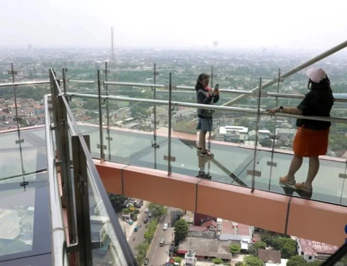 Panorama Kota dari 22nd Sky Lounge Trans Hotel Jakarta yang Memukau