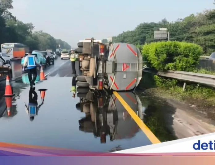 Truk Tangki Terbalik di Tol Jagorawi, Lalu Lintas Sempat Tersendat