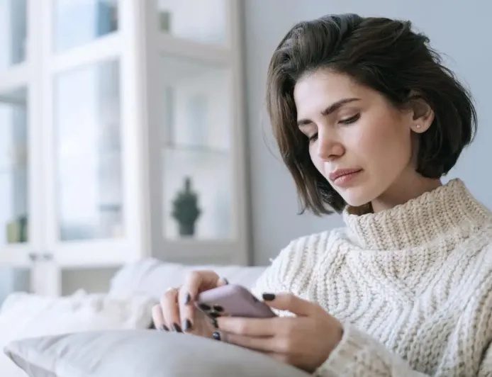 5 Kebiasaan Balas Pesan Terlalu Singkat yang Sering Disalahartikan