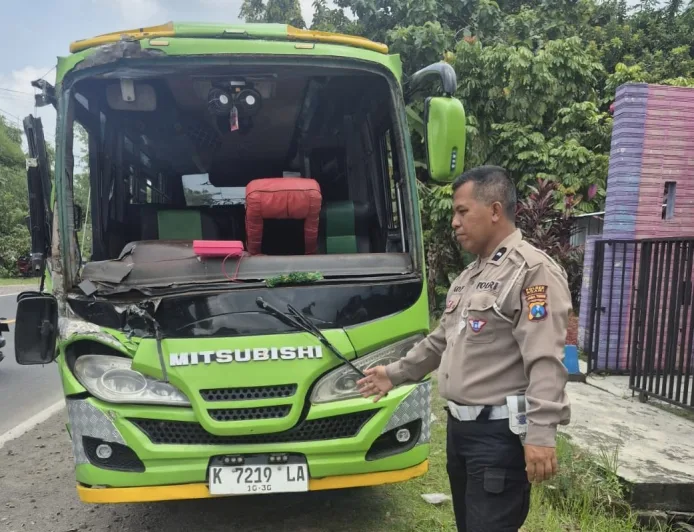 Rem Mendadak Picu Kecelakaan Beruntun di Ngawi, 5 Orang Luka-Luka