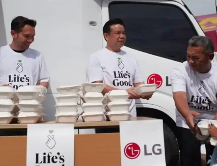 Program LG Lebaran Sehat Bantu Korban Longsor Pasirlangu Pasca Lebaran