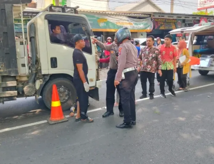 Kecelakaan Beruntun di Sidoarjo: Pemotor Tewas Terseret Truk di Jalan Lebo
