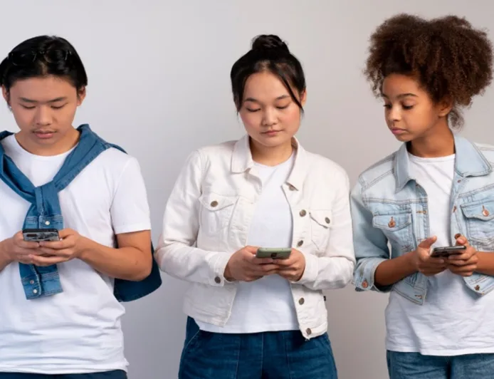 Dampak Media Sosial pada Remaja: Bahaya Algoritma dan Peran Orangtua Penting