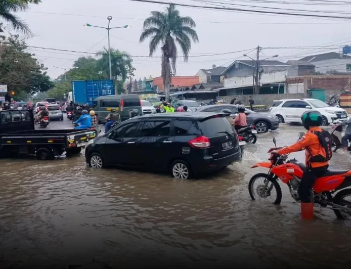 Bencana Tanah Longsor, Banjir, dan Angin Kencang Terjadi di Jawa Barat Minggu Ini