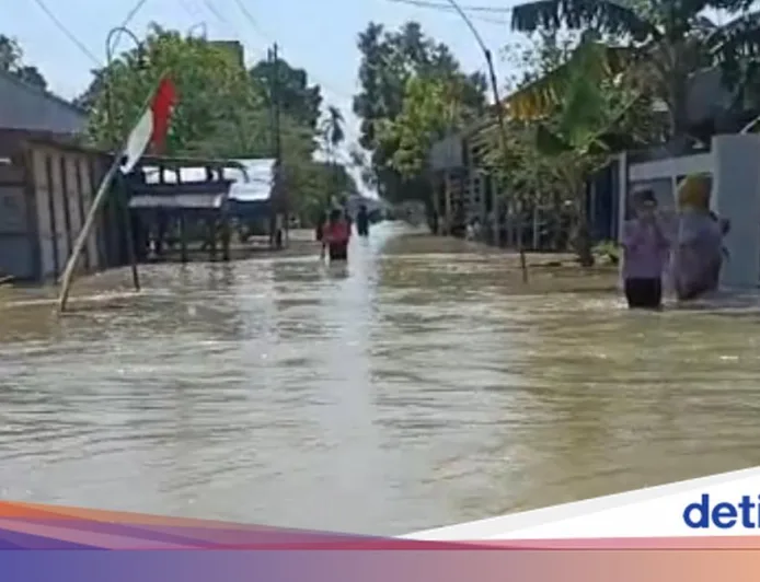Banjir 1 Meter Rendam Desa di Demak Akibat Tanggul Sungai Tuntang Jebol