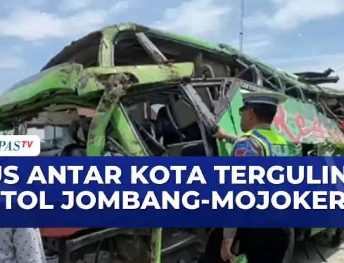 Sopir Bus Kabur Usai Kecelakaan di Tol Jombang-Mojokerto, 1 Tewas