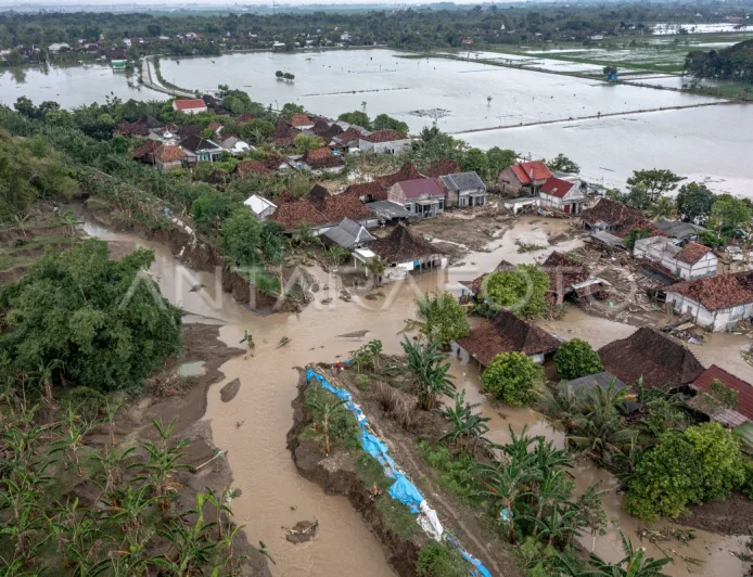 Banjir Bandang di Demak Akibat Jebolnya Tanggul Sungai Tuntang