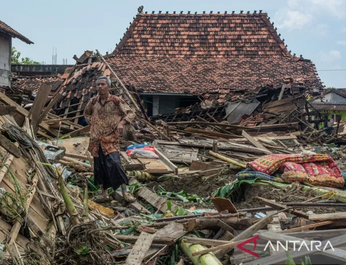 Tanggul Sungai Tuntang Jebol, Banjir Besar Rendam 8 Desa di Demak